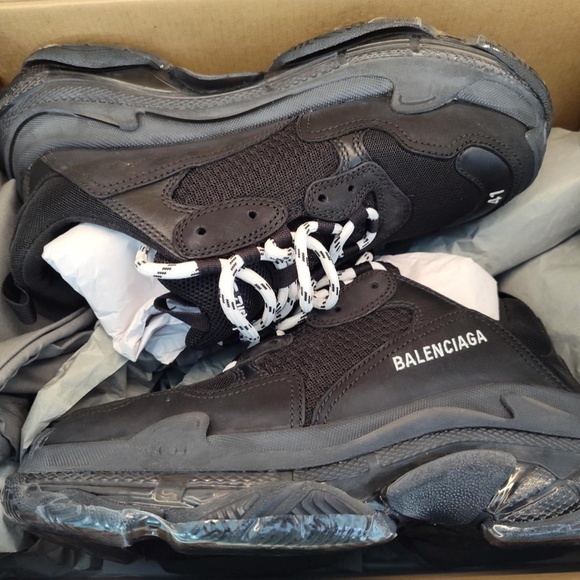 NEW Rare Distressed Look NWT in Box Size 41EU Balenciaga Triple S Triple Black. - Picture 3 of 15